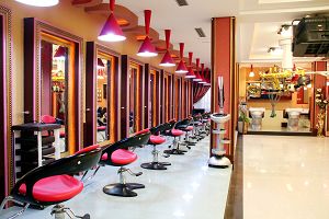 唐山牛燕美容美發(fā)設(shè)計(jì)培訓(xùn)學(xué)校怎么樣？現(xiàn)在美容美發(fā)行業(yè)發(fā)展怎么樣？