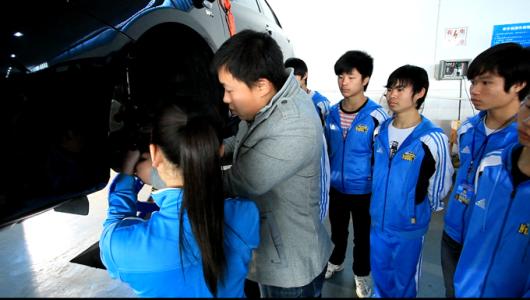 學汽車運用與維修專業(yè)去哪里？來德州躍華學校吧