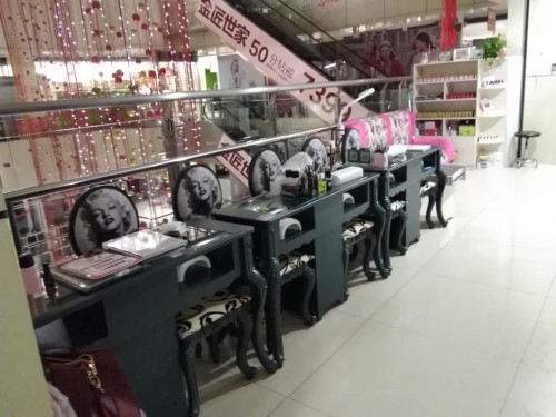 纖指圓夢想！保定東方技工學校創(chuàng)業(yè)者——李丹！  