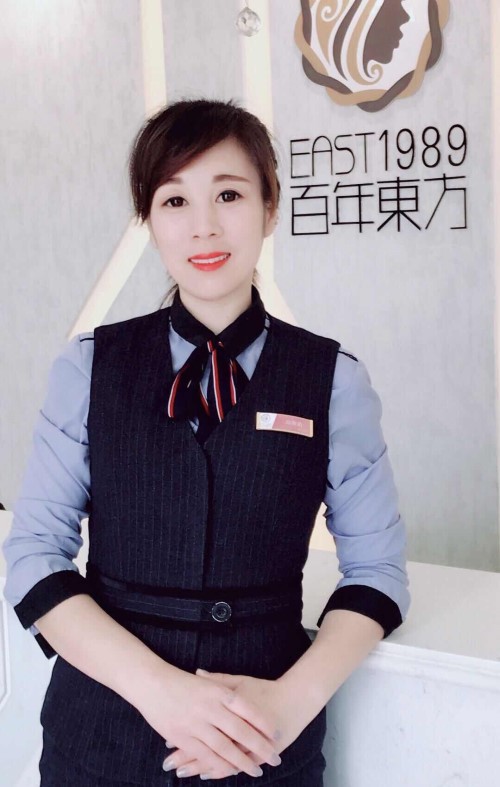  青花美甲怎么做？保定東方技工學(xué)校教你巧做美甲！