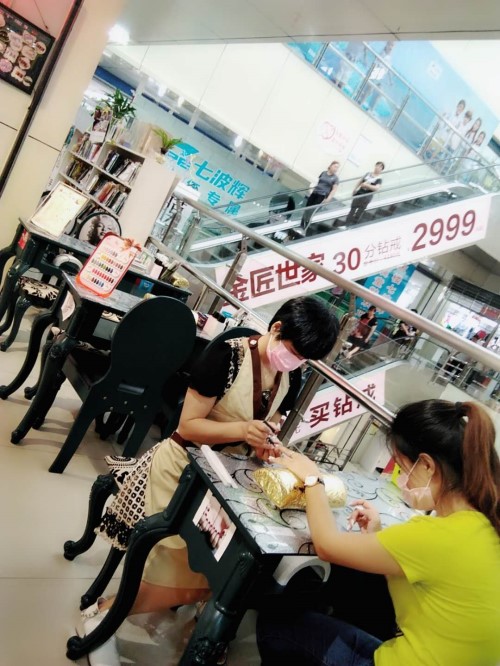 纖指圓夢想！保定東方技工學校創(chuàng)業(yè)者——李丹！  