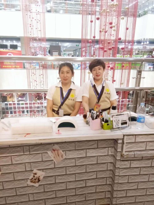 纖指圓夢想！保定東方技工學校創(chuàng)業(yè)者——李丹！  