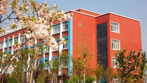 山東工業(yè)技師學(xué)院教學(xué)設(shè)施完善嗎？生活環(huán)境怎么樣？