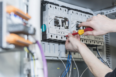 同是電工為什么薪資不同？聽聽濟(jì)寧電工學(xué)校怎么說！