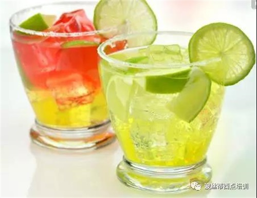 煙臺(tái)波絲蒂學(xué)校7月22日時(shí)尚冰品冷飲咖啡班開課啦！