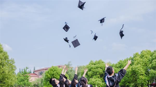 青島中魯中等專業(yè)學(xué)校海信班怎么樣？