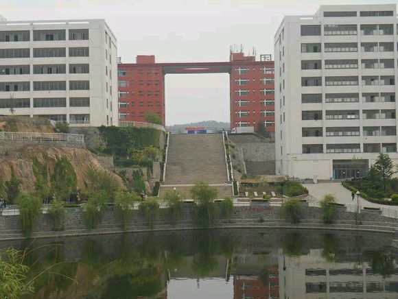 為什么選擇青島恒星科技學(xué)院？