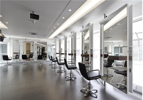 想學(xué)美容美發(fā)？就到煙臺(tái)標(biāo)榜美容美發(fā)培訓(xùn)學(xué)校，夠?qū)I(yè)！