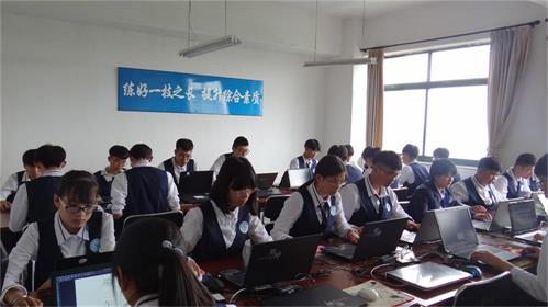 威海有商務(wù)日語（+計算機(jī)平面設(shè)計）專業(yè)嗎？