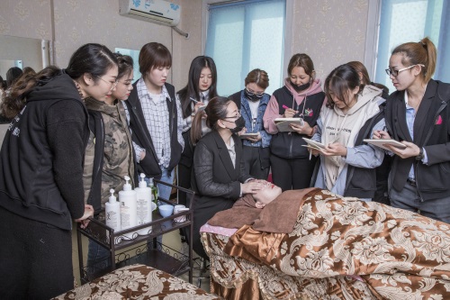 威海以琳國際形象設(shè)計學(xué)校7月份鉅惠活動等你來... 威海以琳國際形象設(shè)計學(xué)校7月份鉅惠活動等你來...