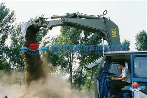 洛陽學(xué)挖掘機(jī)學(xué)費(fèi)貴不貴？有優(yōu)惠活動嗎？