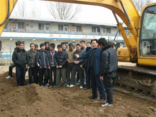 濟南駿大挖掘機培訓學校怎么樣？