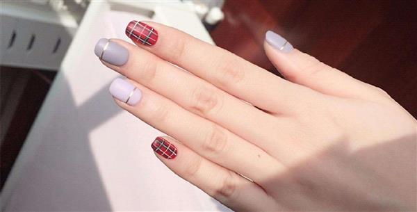 美甲零基礎學員去哪學？北京成遠形象設計藝術學校來幫你！