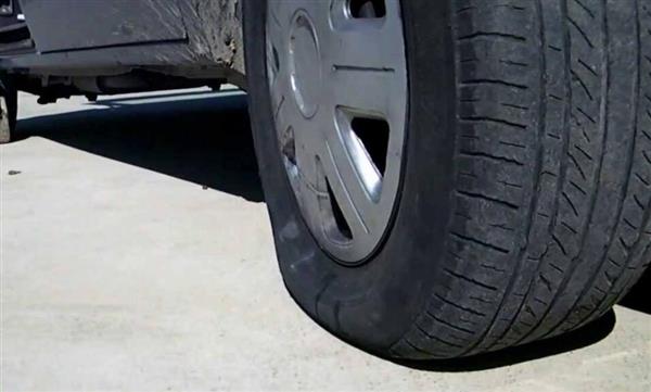 防范于未然！這些導(dǎo)致汽車(chē)爆胎的原因你需要知道！保定交通運(yùn)輸技工學(xué)校正在講解