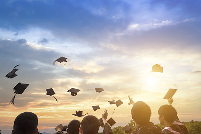 青島市電子信息技術(shù)學(xué)校畢業(yè)頒發(fā)什么證書？