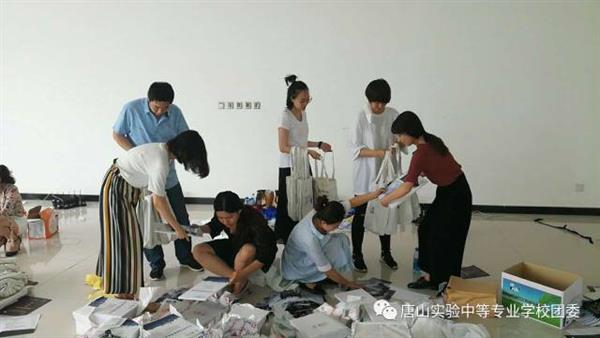 唐山實(shí)驗(yàn)中專(zhuān)老師及學(xué)生全方位服務(wù)國(guó)際職教大會(huì)
