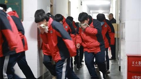 【平安校園】樂亭職校成功組織冬季夜間防火緊急疏散演練